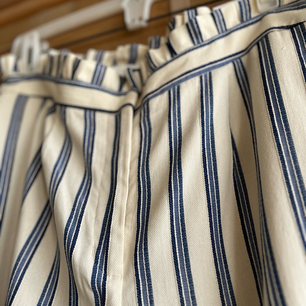 Express NEW ankle, high rise, “paperbag”ruffled waist, 10R pant - Picture 4 of 15